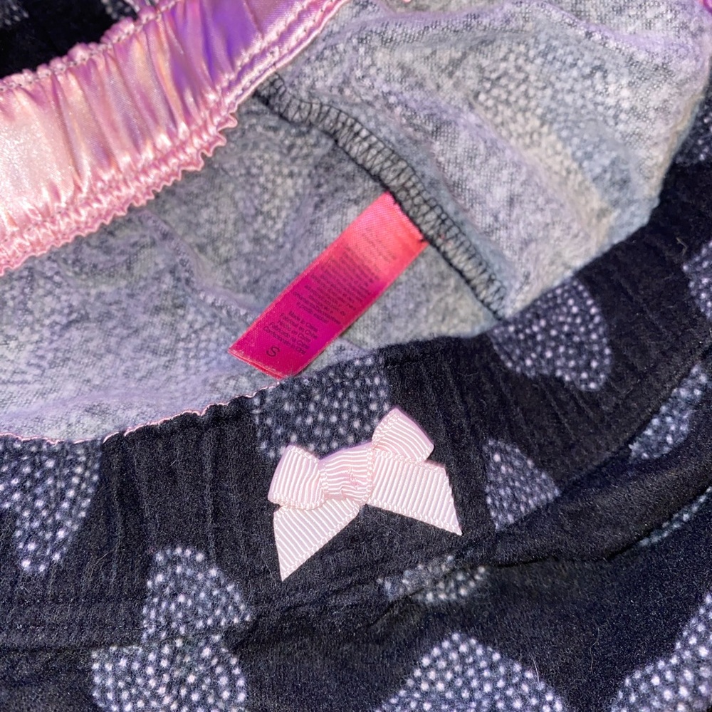 Betsy Johnson Intimates Heart pjs size small in black & pink!🖤💗 - Picture 9 of 12